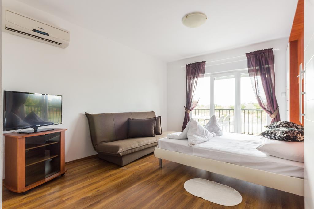 Apartments And Rooms Michaela Fažana 部屋 写真