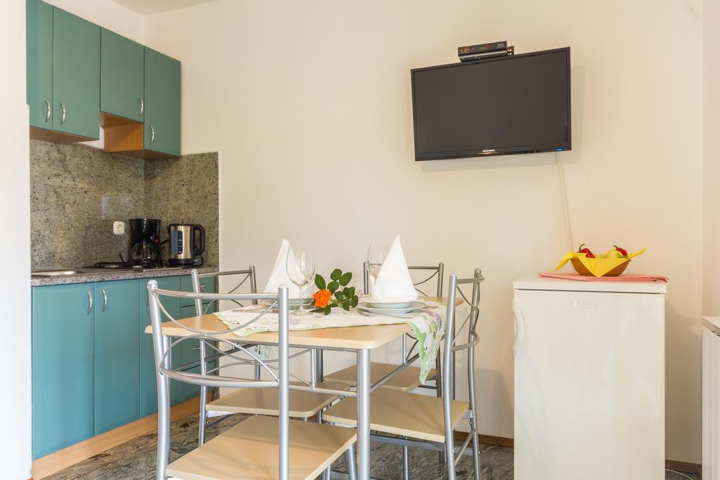 Apartments And Rooms Michaela Fažana エクステリア 写真