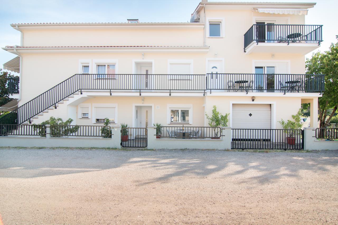 Apartments And Rooms Michaela Fažana エクステリア 写真